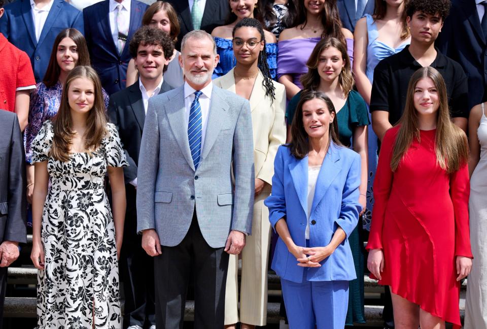 MADRID, ESPAÑA - 17 DE JULIO: (Desde la izquierda) El Príncipe Heredero Leonor de España, el Rey Felipe VI de España, la Reina Letizia de España y la Princesa Sofía de España asisten a varias reuniones en el Palacio de la Zarzuela el 17 de julio de 2024 en Madrid, España.  (Foto de: Carlos Álvarez/Getty Images)