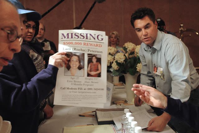 <p>AP Photo/Ann Johansson</p> Scott Peterson (R) hands out missing person posters to volunteers during a search for his eight-months pregnant wife, Laci Peterson, January 19, 2003.