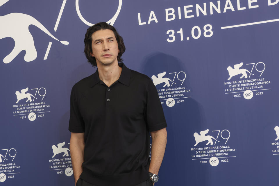 Adam Driver posa en la sesión de “White Noise” durante la 79a edición del Festival de Cine de Venecia en Venecia, Italia, el miércoles 31 de agosto de 2022. (Foto Joel C Ryan/Invision/AP)