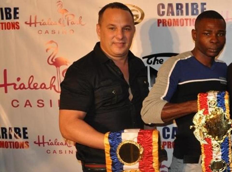 Boris Arencibia aparece en la foto con el boxeador Guillermo Rigondeaux.