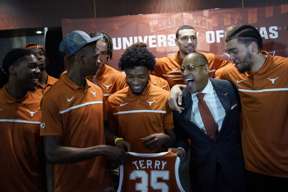 New Texas NCAA college basketball head coach Rodney Terry celebrates with his team following a news conference Austin, Texas, Tuesday, March 28, 2023. (AP Photo/Eric Gay)