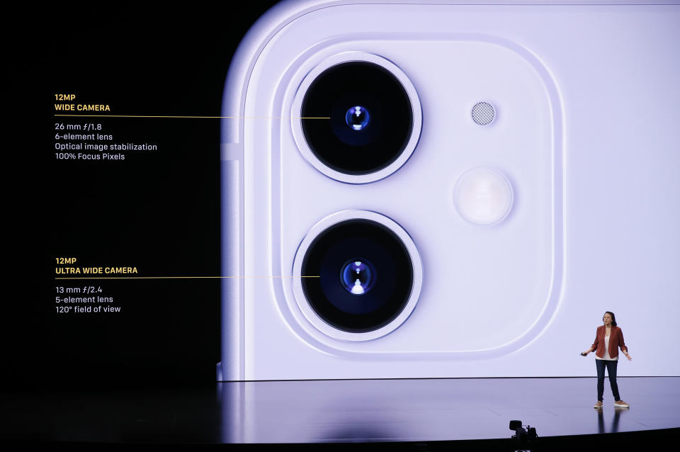 La principal característica del iPhone 11 es que contará con dos cámaras, una de ellas de gran angular que escoltará al sensor principal de 12 megapíxeles y dará una apertura de 120 grados. Además, el modo retrato se podrá usar también en objetos y mascotas. (Foto: Stephen Lam / Reuters).