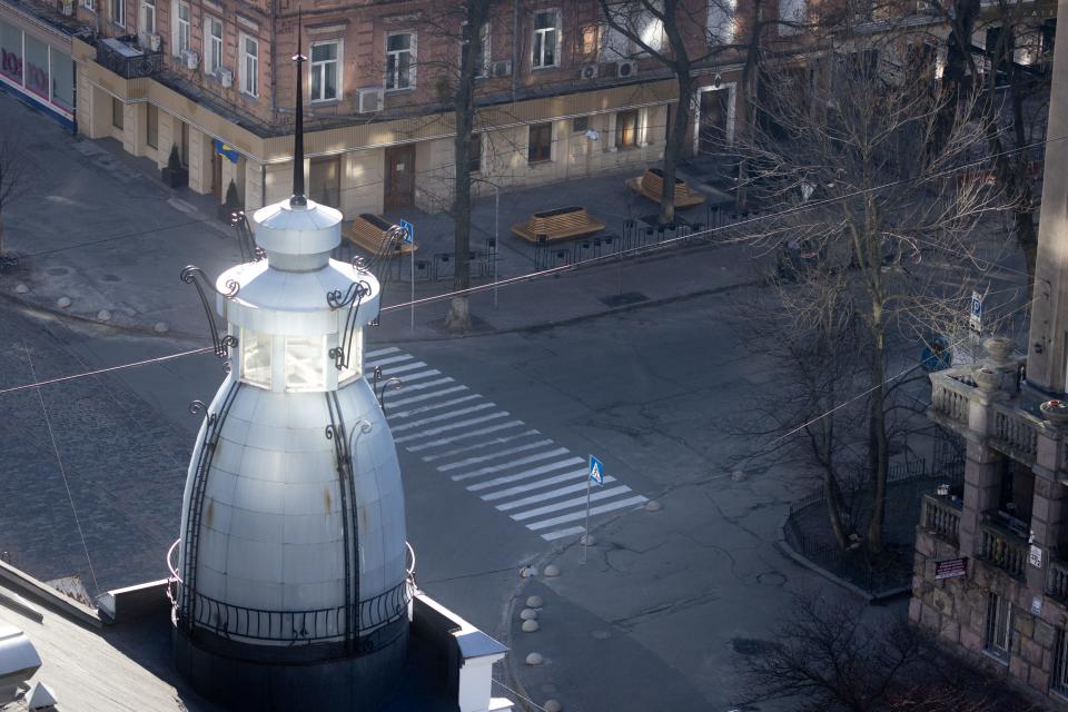 KYIV, UKRAINE - FEBRUARY 26: An empty street is seen on February 26, 2022 in Kyiv, Ukraine. Explosions and gunfire were reported around Kyiv on the second night of Russia's invasion of Ukraine, which has killed scores and prompted widespread condemnation from US and European leaders.