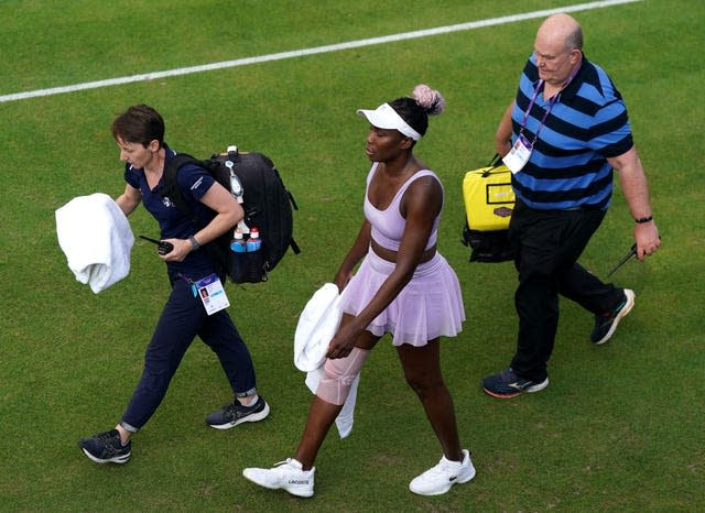 Venus Williams goes off court for treatment 