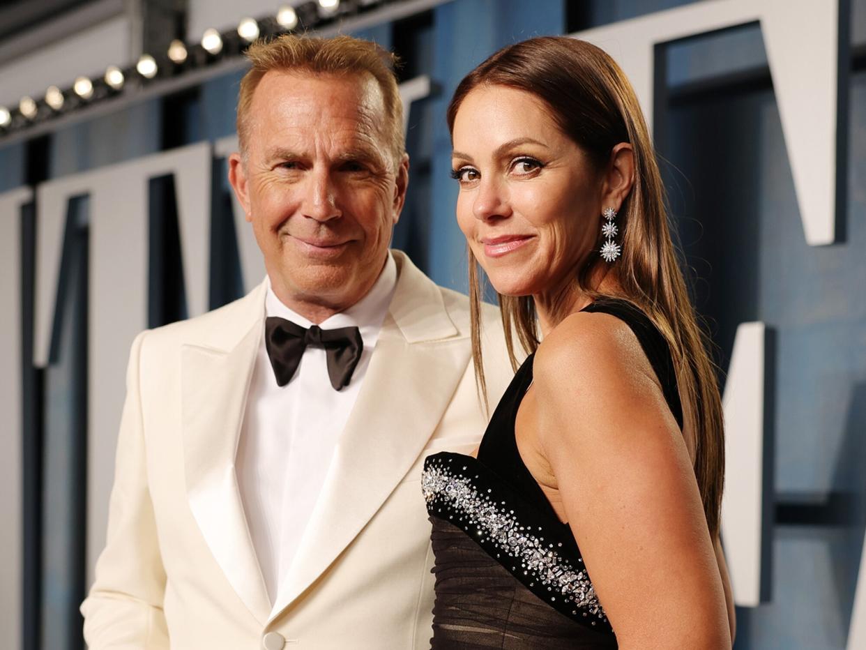 Kevin Costner and Christine Baumgartner attend the 2022 Vanity Fair Oscar Party hosted by Radhika Jones at Wallis Annenberg Center for the Performing Arts on March 27, 2022 in Beverly Hills, California