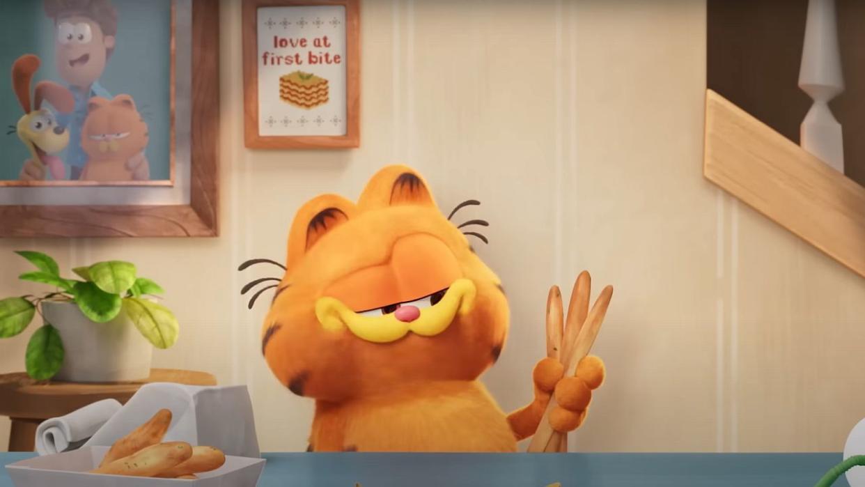  Garfield with breadsticks. 