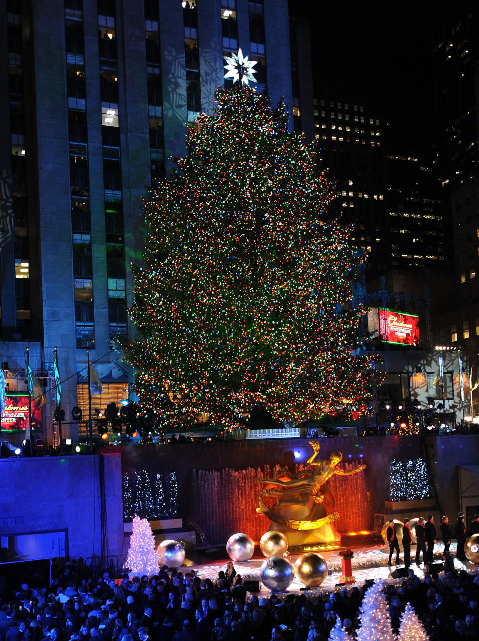 NEW YORK, NY - NOVEMBER 30: A general view of the 2011 Rockefeller Center Christmas tree lighting on November 30, 2011 in New York City. (Photo by Jason Kempin/Getty Images)