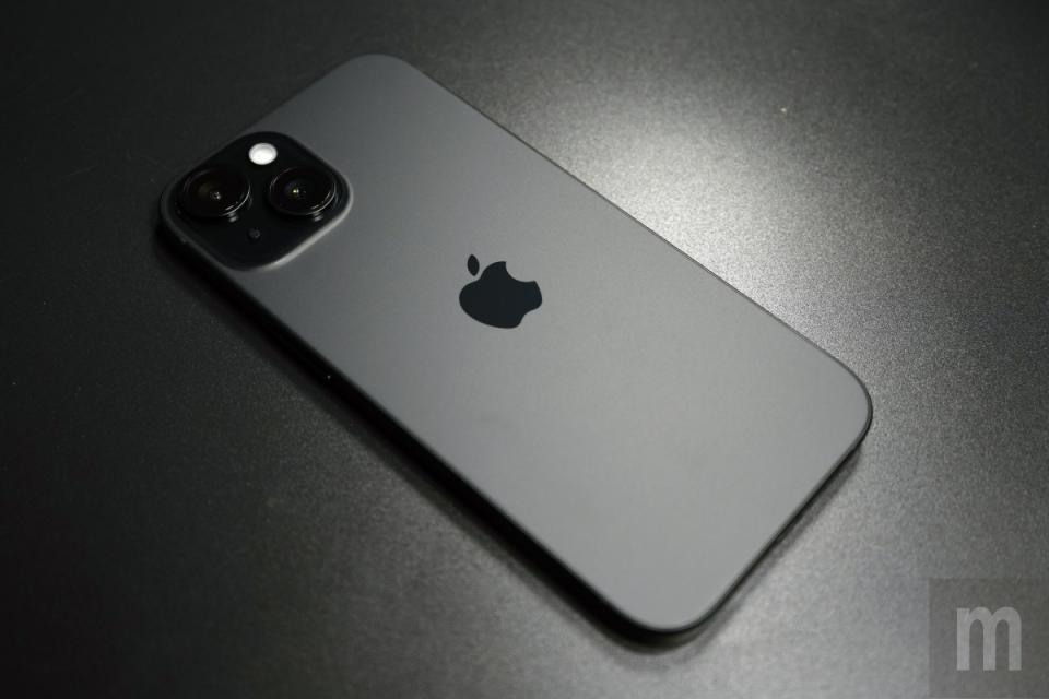 ▲iPhone 15換上新款4800萬畫素廣角鏡頭，但感光元件與iPhone 15 Pro的設計不同