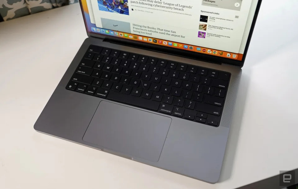 <p>MacBook Pro 14-inch (2022) keyboard and trackpad</p>
