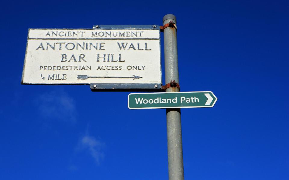 A sign showing the way to Bar Hill - Alamy