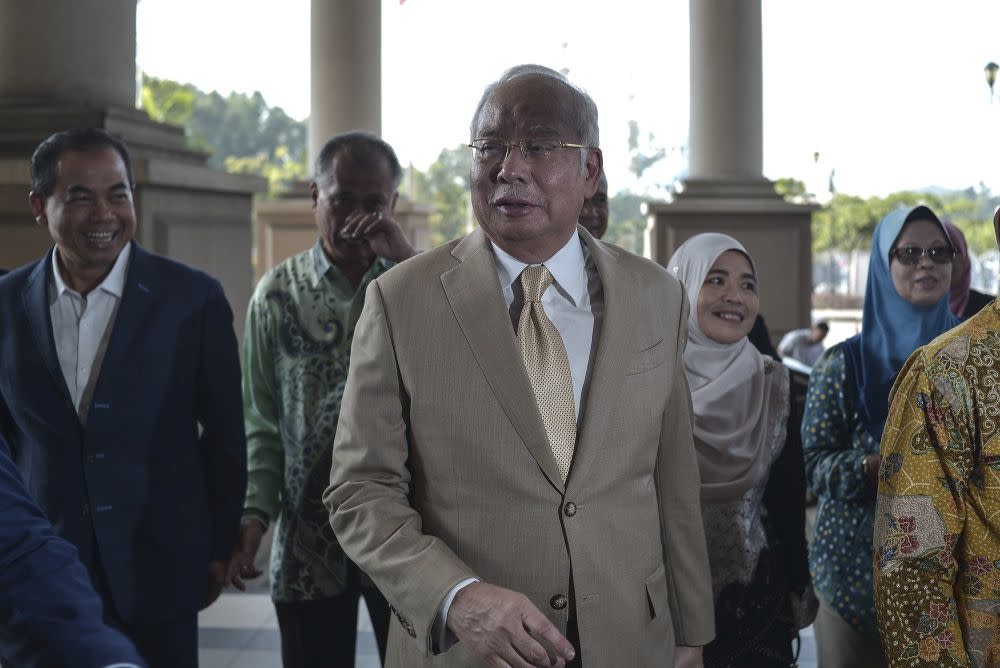 Datuk Seri Najib Razak arrives at the Kuala Lumpur Courts Complex October 17, 2019. — Picture by Shafwan Zaidon