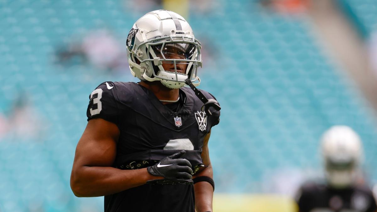 Raiders place RB Zamir White on IR, sign QB Carter Bradley to 53-man roster