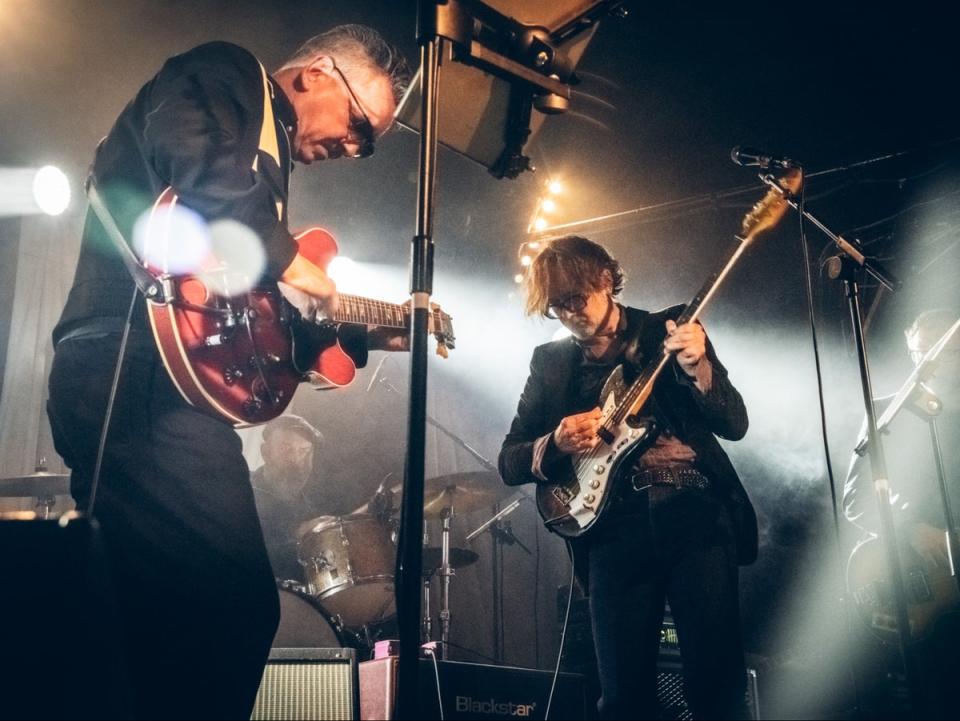 Jarvis Cocker joins Richard Hawley on stage at his gig at The Leadmill (Chris Saunders photography – The Leadmill)