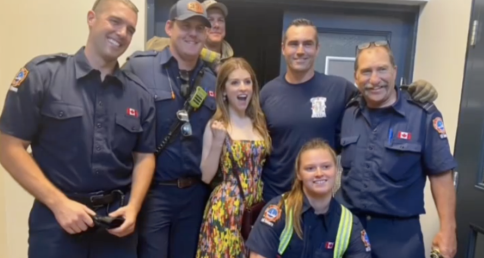 Anna Kendrick poses for a photo with firefighters from Toronto Fire Station 331. (Photo via Instagram/annakendrick47)