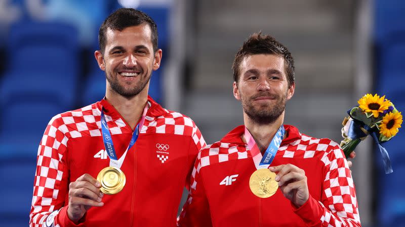 Tennis - Men's Doubles - Medal Ceremony