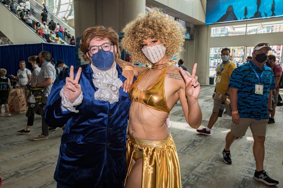 Two cosplayers dressed as Austin Powers and Foxxy Clepatra at San Diego Comic-Con 2022.