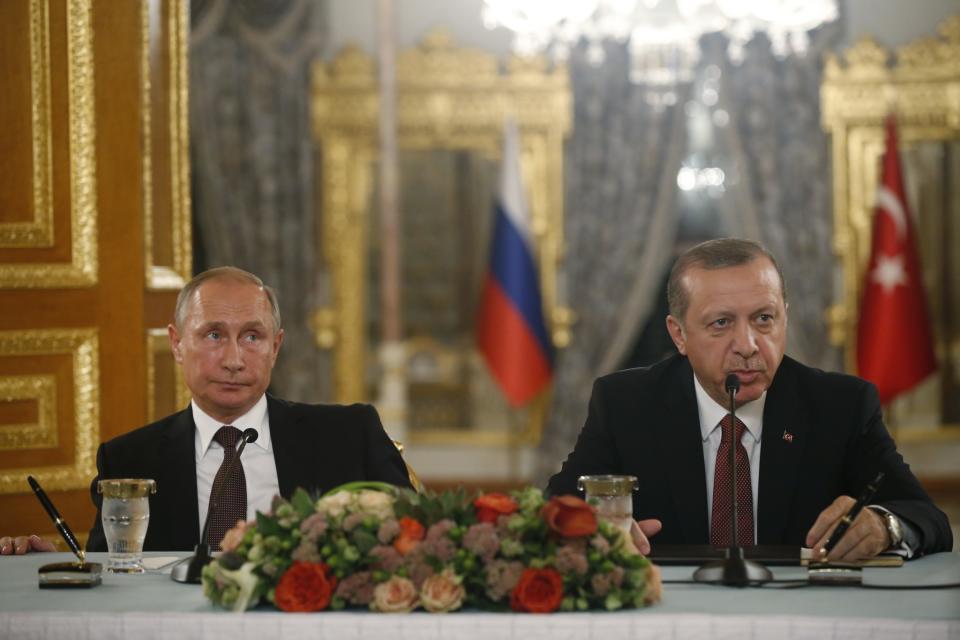 <p>Turkey’s President Recep Tayyip Erdogan, right and Russian President Vladimir Putin, left, hold a news conference following their meeting in Istanbul, Monday, Oct. 10, 2016. Putin and Erdogan voiced support for the construction of a gas pipeline from Russia to Turkey, called Turkish Stream, a project that was suspended amid tensions between the two countries. The pipeline would carry Russian natural gas to Turkey and onto European Union countries. (AP Photo/Emrah Gurel) </p>