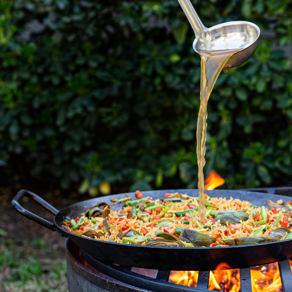 Fideuà de Verduras (Grilled Pasta with Vegetables)