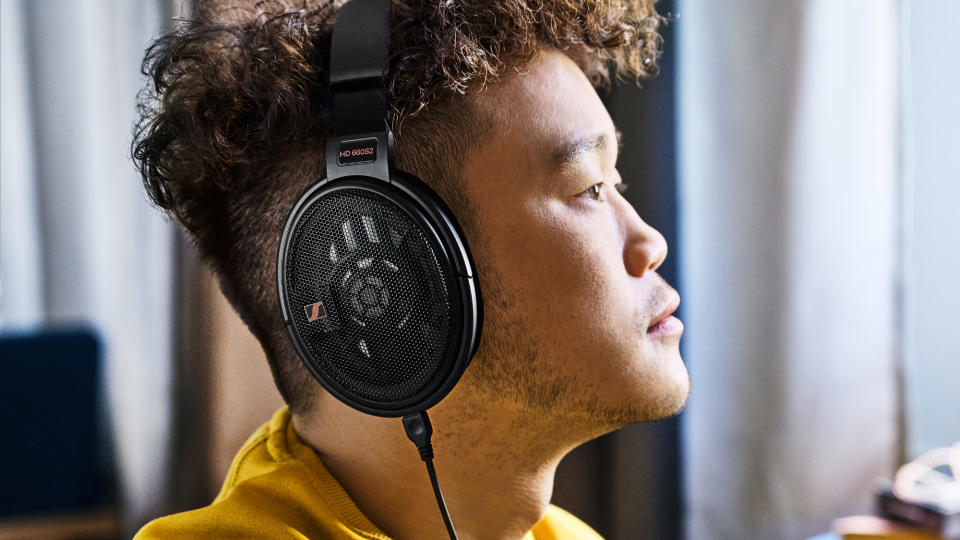 Sennheiser HD 660 S2 lifestyle image