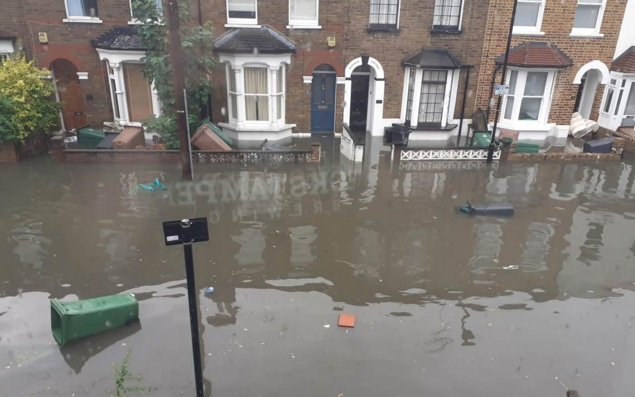 Floods in London - UkNewsinPictures