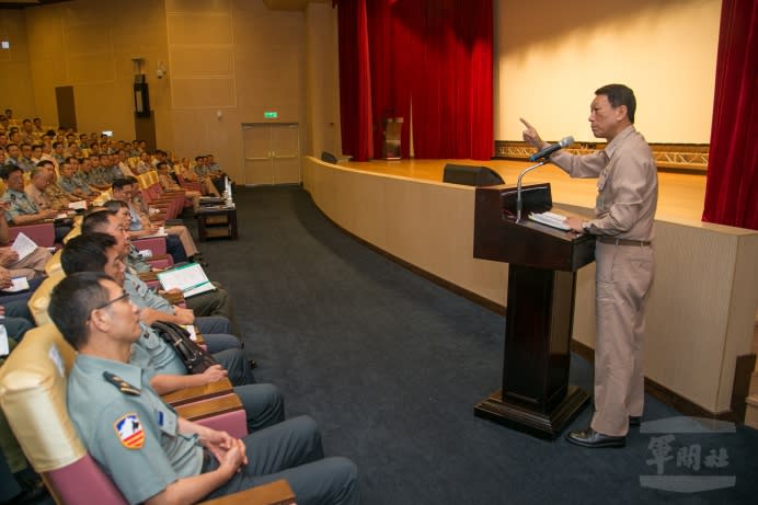 參謀總長李喜明上將20日在講習中進行工作指導，要求官兵強化保密意識。（軍聞社記者周昇煒攝）