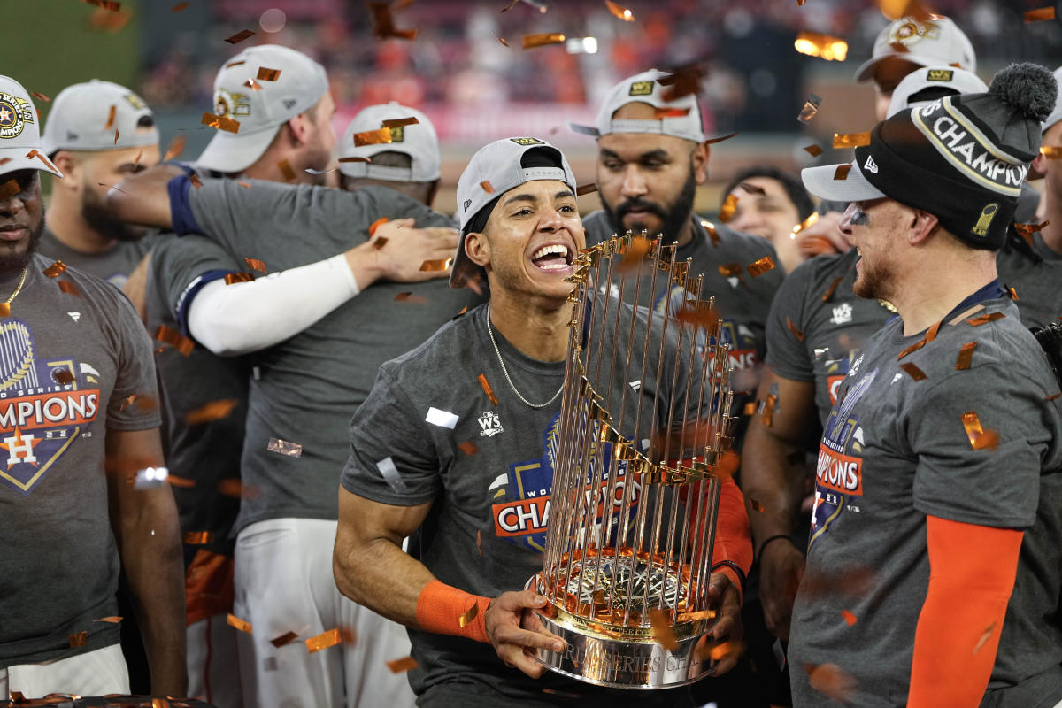 Astros' Jeremy Peña Becomes First Rookie Shortstop To Win Gold