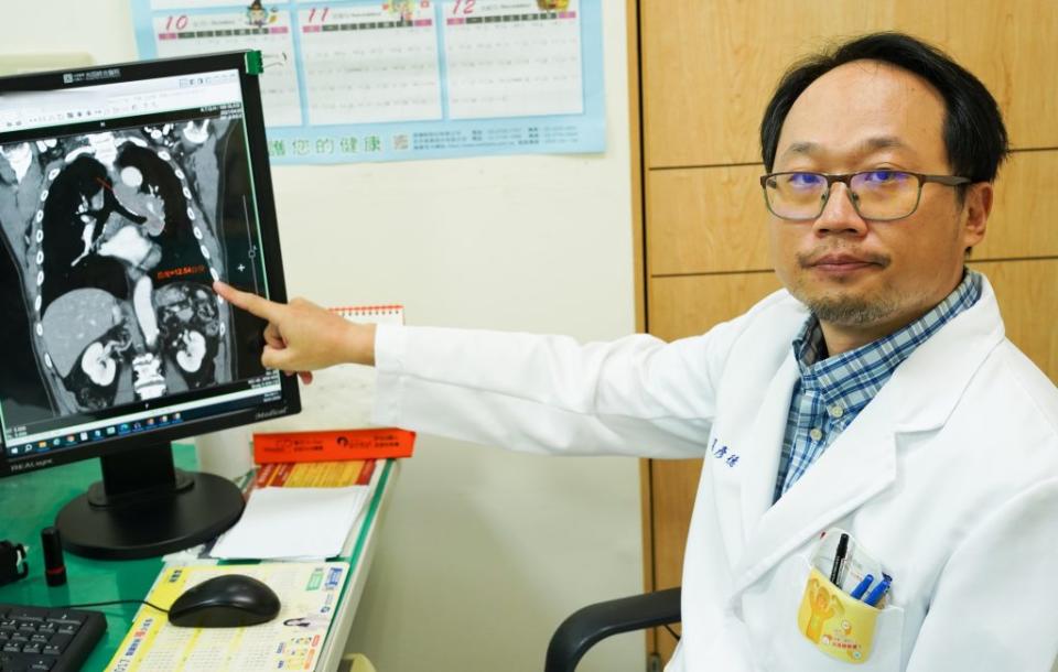醫師呂彥德認為小細胞肺癌存活率低，是真正的「癌王」。（記者陳金龍攝）