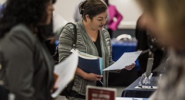 Jobless Claims In U.S. Hold Below 300,000 For Sixth Week
