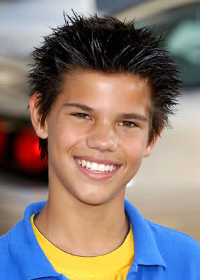 Taylor Lautner at the Hollywood premiere of Warner Bros. Pictures' The Sisterhood of the Traveling Pants