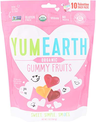 YumEarth Valentines Gummy Fruits, 10 Snack Packs (7 Ounces each) (Amazon / Amazon)