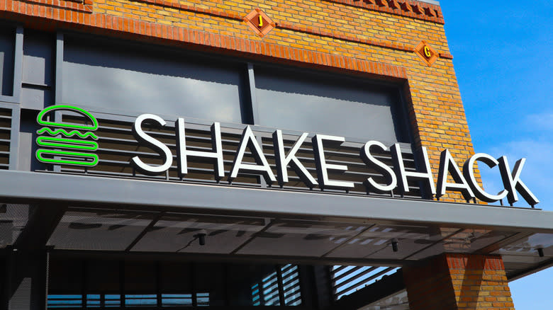 shake shack signage