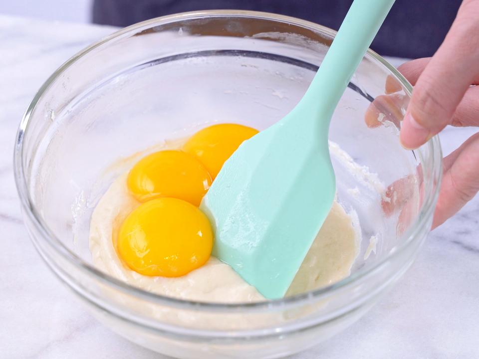 baking spatula eggs glass bowl