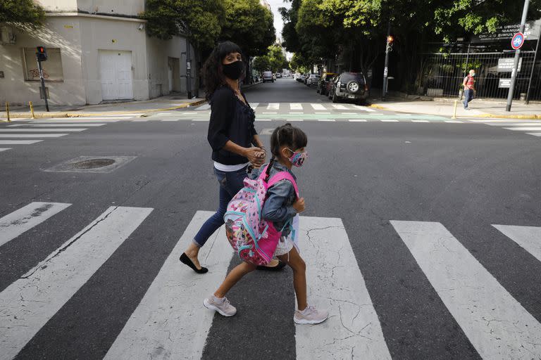 En la ciudad los casos de Covid comenzaron nuevamente a crecer y evalúan tomar medidas para acotar la presencialidad en las aulas