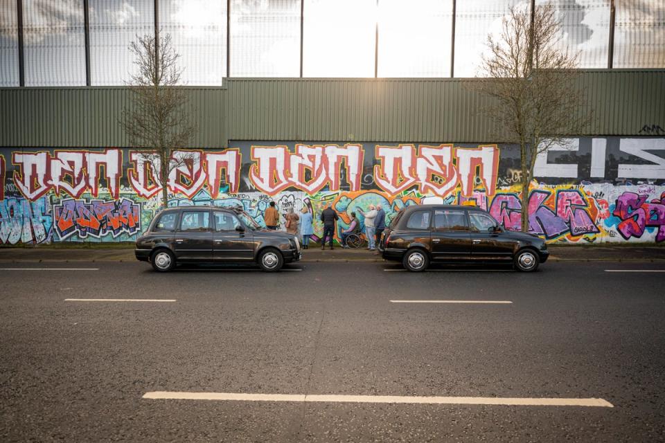 Belfast Black Cab Tour in the Gaeltacht Quarter (Courtesy of Tourism Northern Ire)