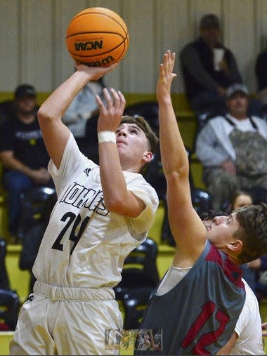 Copan High's Shooter Brewington, left, is challenged by Barnsdall's Mav Lanphear during Copan tourney boys basketball action on Dec. 10, 2022.