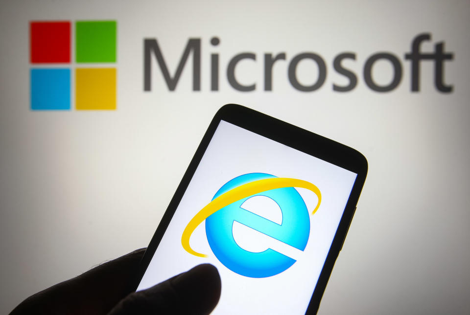 UKRAINE - 2021/08/31: In this photo illustration an Internet Explorer (IE or MSIE) logo is seen on a smartphone with a Microsoft logo in the background. (Photo Illustration by Pavlo Gonchar/SOPA Images/LightRocket via Getty Images)