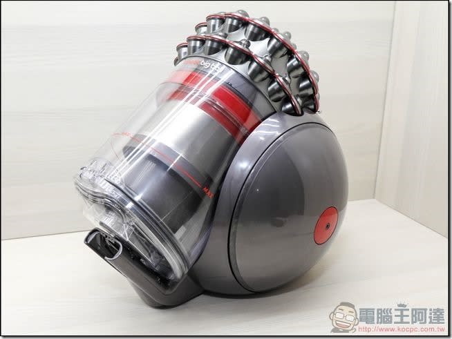 Dyson Cinetic Big Ball圓筒式吸塵器開箱心得，集微震氣旋技術與不倒翁科技大成的圓筒式吸塵器