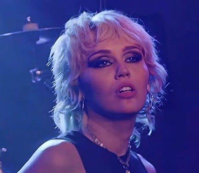 Miley Cyrus performs ‘Zombie’ by The Cranberries (YouTube/screengrab)