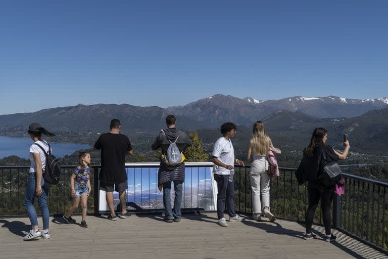 El paro de colectivos en Bariloche complicó el traslado de turistas, ya que muchos debieron usar taxis, remis o 