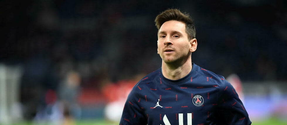 Lionel Messi, attaquant du PSG, a pu regagner son club après avoir été testé négatif au Covid-19. 
