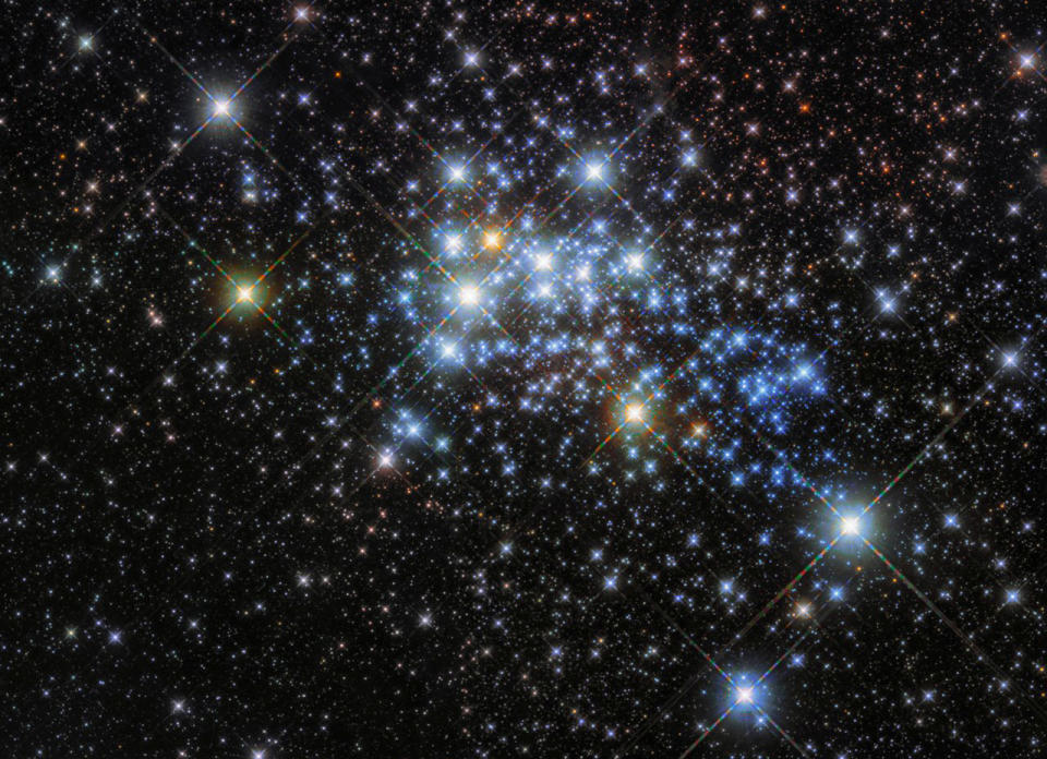 <p>A young super star cluster known as Westerlund 1 is seen in an image released by NASA on March 10, 2017. Westerlund 1 is home to one of the largest stars ever discovered, originally named Westerlund 1-26. It is a red supergiant with a radius over 1500 times that of our Sun. (Photo: NASA/ESA/Hubble Space Telescope/Handout via Reuters) </p>