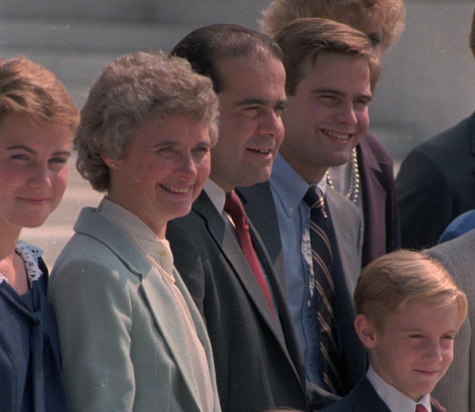 Antonin and Maureen Scalia and some of their children in 1986, the year he became a Supreme Court justice. (Photo: ASSOCIATED PRESS)