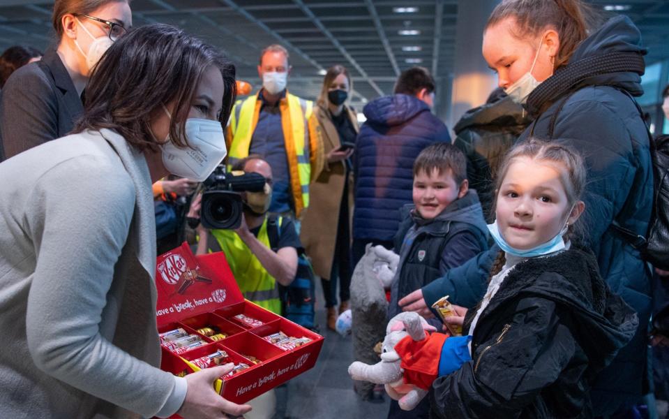 German Foreign Minister Annalena Baerbock delivers sweets to children who arrived in Germany on the first plane of Ukrainian refugees from Moldova, at the international airport of Frankfurt, March 25, 2022.  - Pool/Reuters