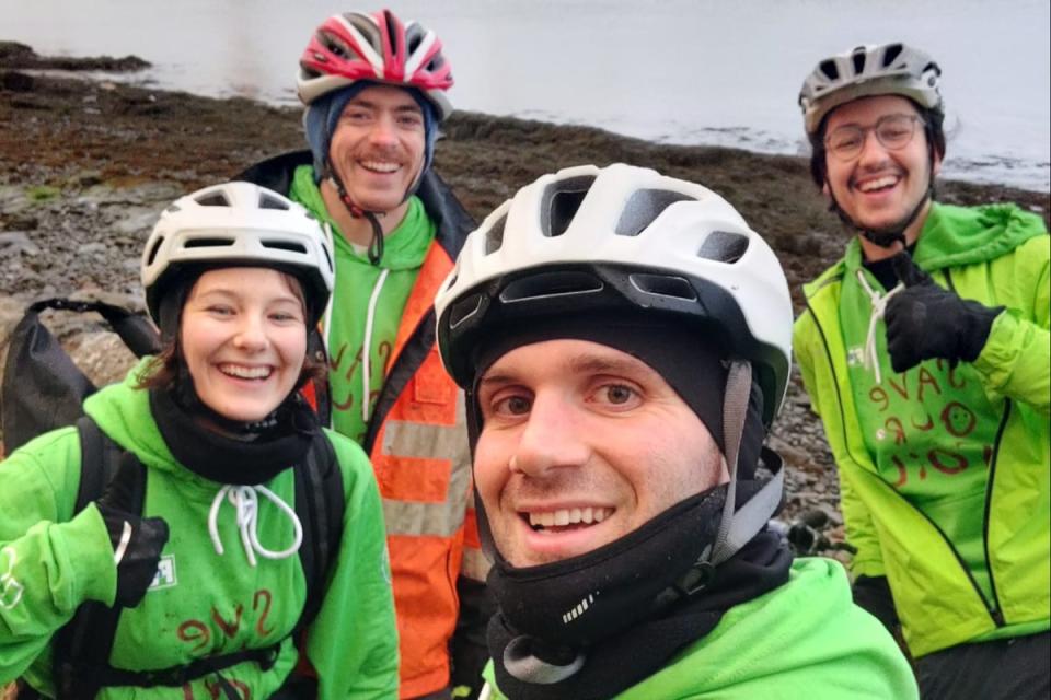 Londoners take part in 900-mile cycle to highlight soil disaster: ‘We can avoid a crisis if we come together now’ - Yahoo Eurosport UK