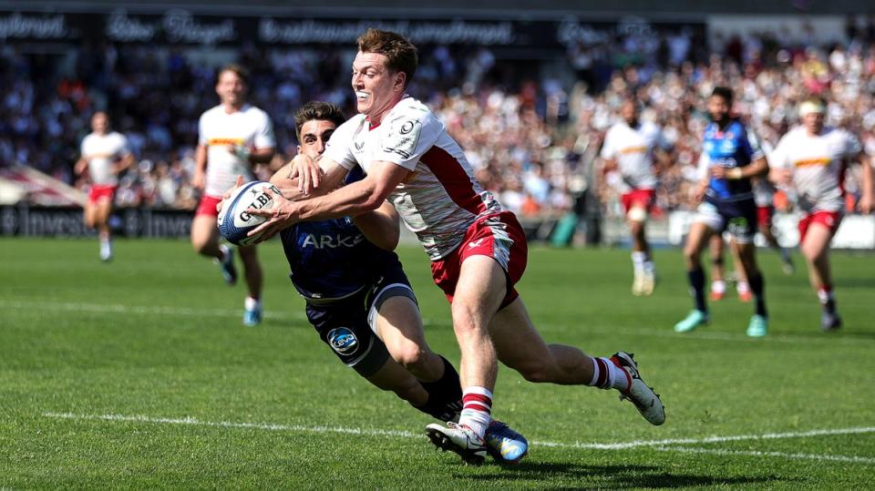 Harlequins’ Will Porter beats Mateo Garcia to score his second try (Getty Images)