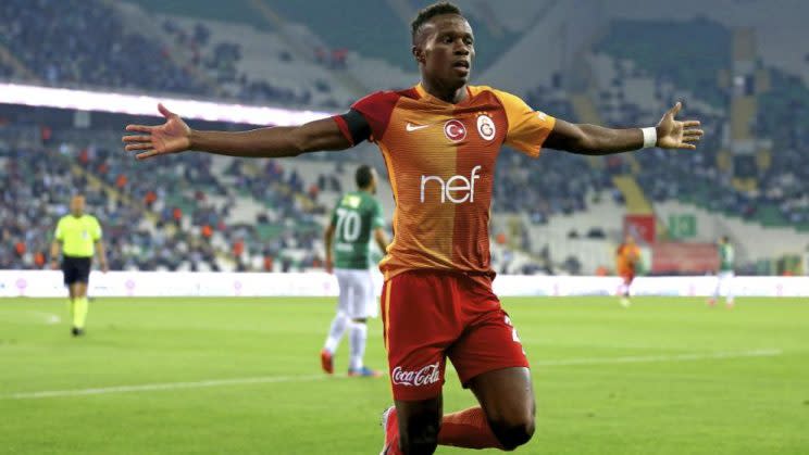 <p>Bruma von Galatasaray steht übereinstimmenden Medienberichten kurz vor einem Wechsel zu RB Leipzig. RB wird wohl erst 12,5 Millionen Euro in die Türkei überweisen – mit Bonuszahlungen soll die Ablösesumme bis auf 15 Millionen Euro wachsen können. (SID)</p>