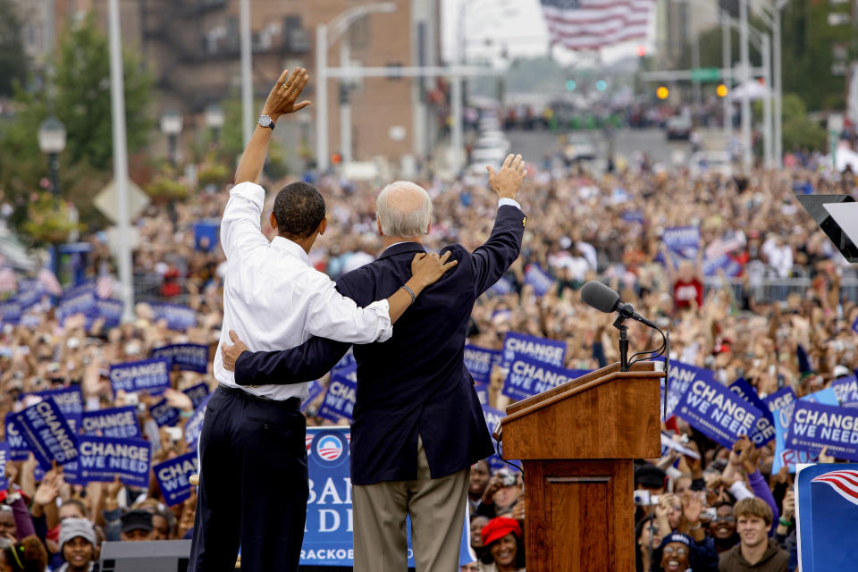 El senador Barack Obama, candidato presidencial demócrata, y su compañero de fórmula, el senador Joe Biden, durante un acto de campaña en Greensboro, Carolina del Norte, el 27 de septiembre de 2008. (Doug Mills/The New York Times).