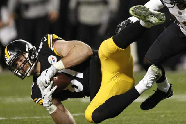 NFL's notorious catch rule resurfaces in Patriots-Steelers game