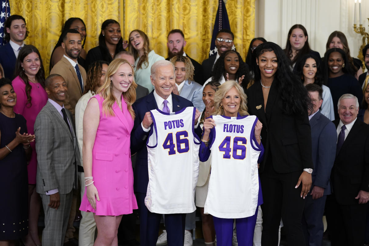 #LSU freshman Sa’Myah Smith OK after fainting during White House ceremony [Video]