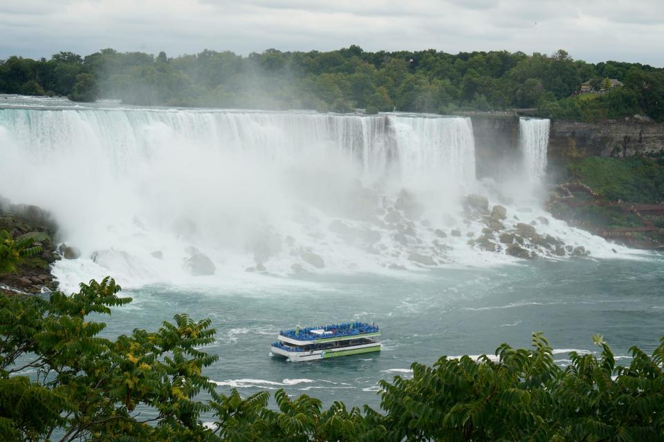 Niagara Falls from Ontario walkway